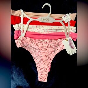 Jessica Simpson Invisible Line 5 pack Thongs Medium